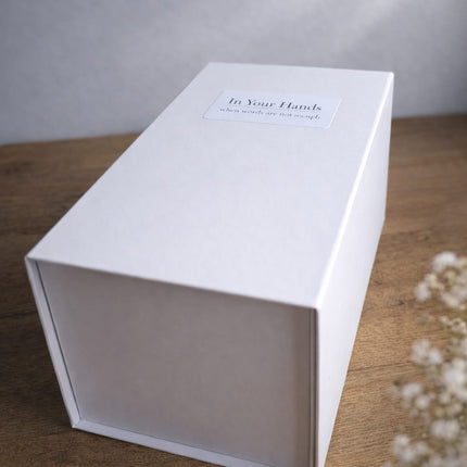 Soy Vibe In Your Hands – Symbolic Handmade Soy Candle